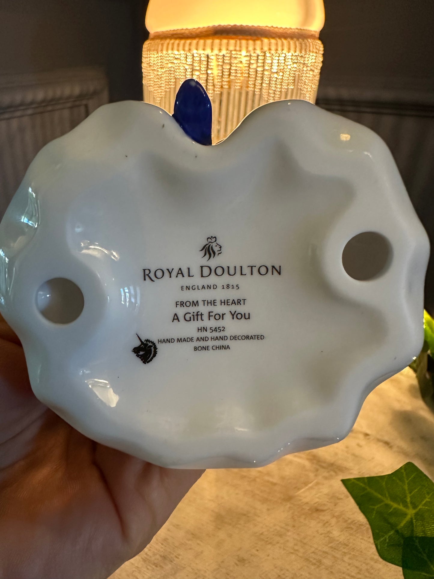 Royal Doulton Heather HN2956 Figurine | Vintage Porcelain Lady in White | Collectible Bone China Figurine | Gift for Her or Collector|
Lady in White Dress