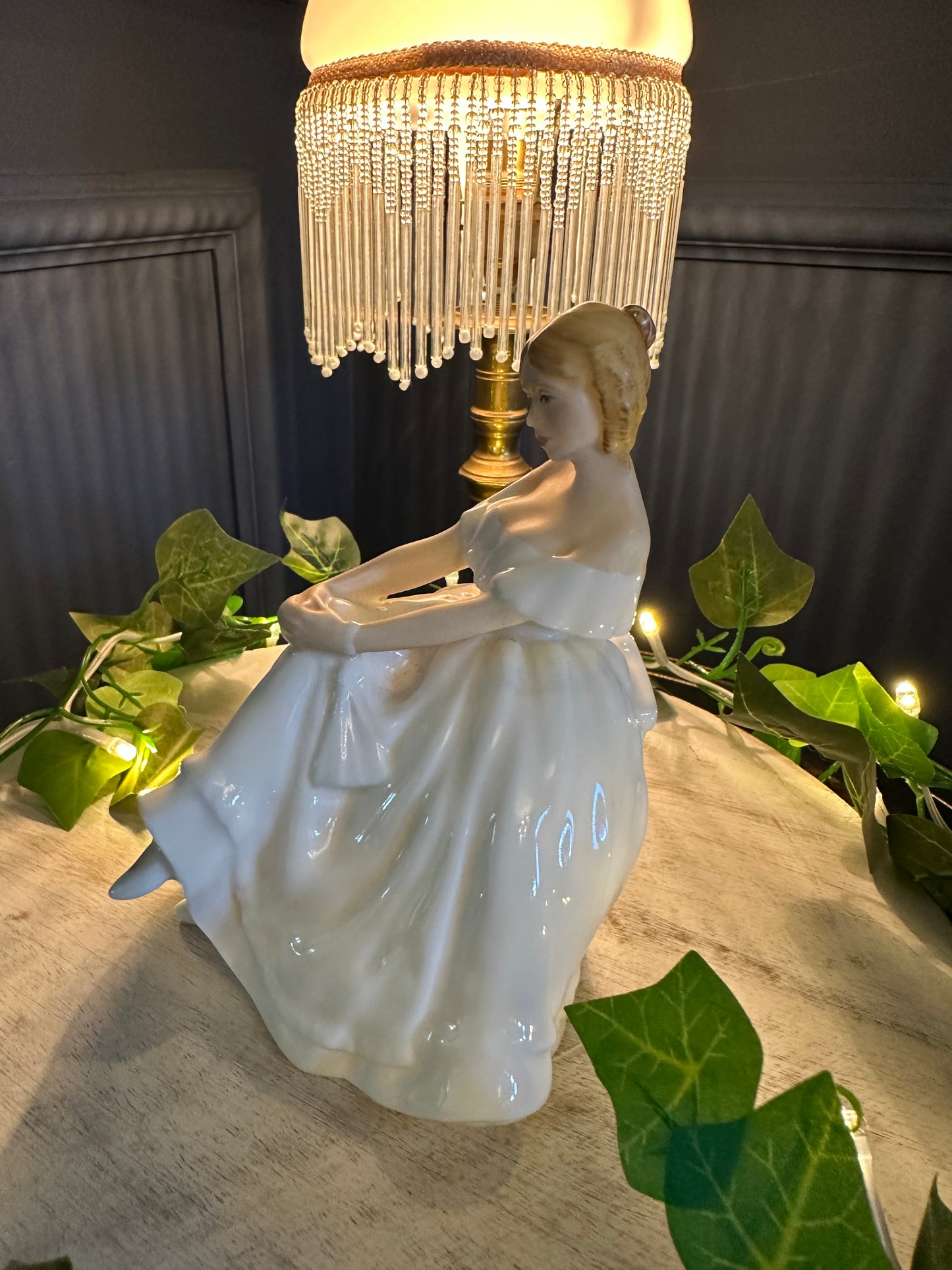 Royal Doulton Heather HN2956 Figurine | Vintage Porcelain Lady in White | Collectible Bone China Figurine | Gift for Her or Collector|
Lady in White Dress